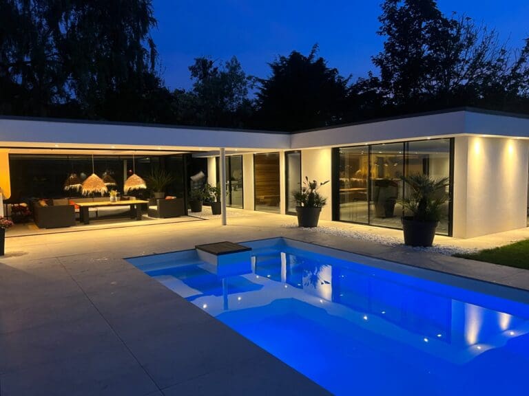 Saturn 9.7m pool with electric cover