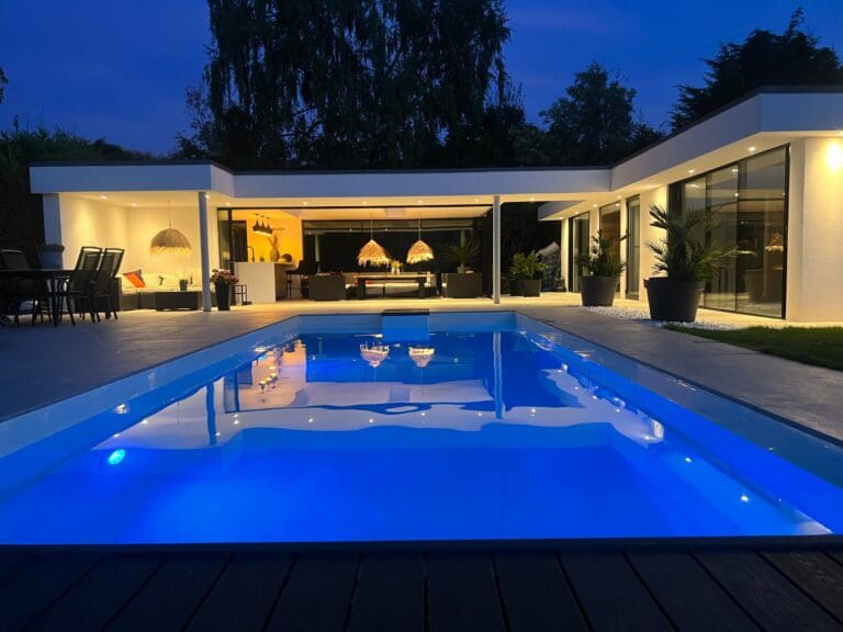 Saturn 9.7m pool with electric cover