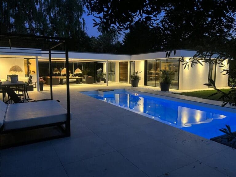 Saturn 9.7m pool with electric cover