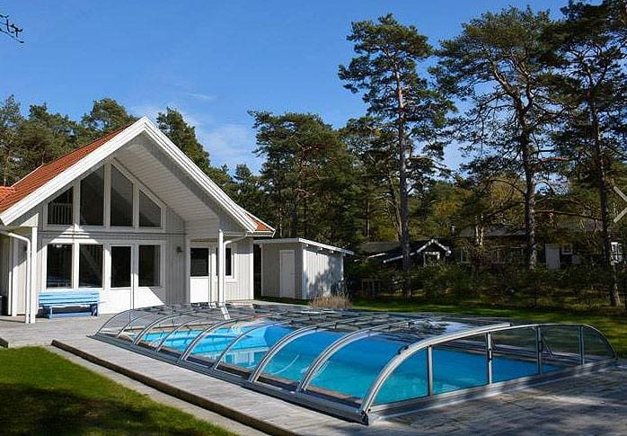 Dallas B Clear Pool Enclosure